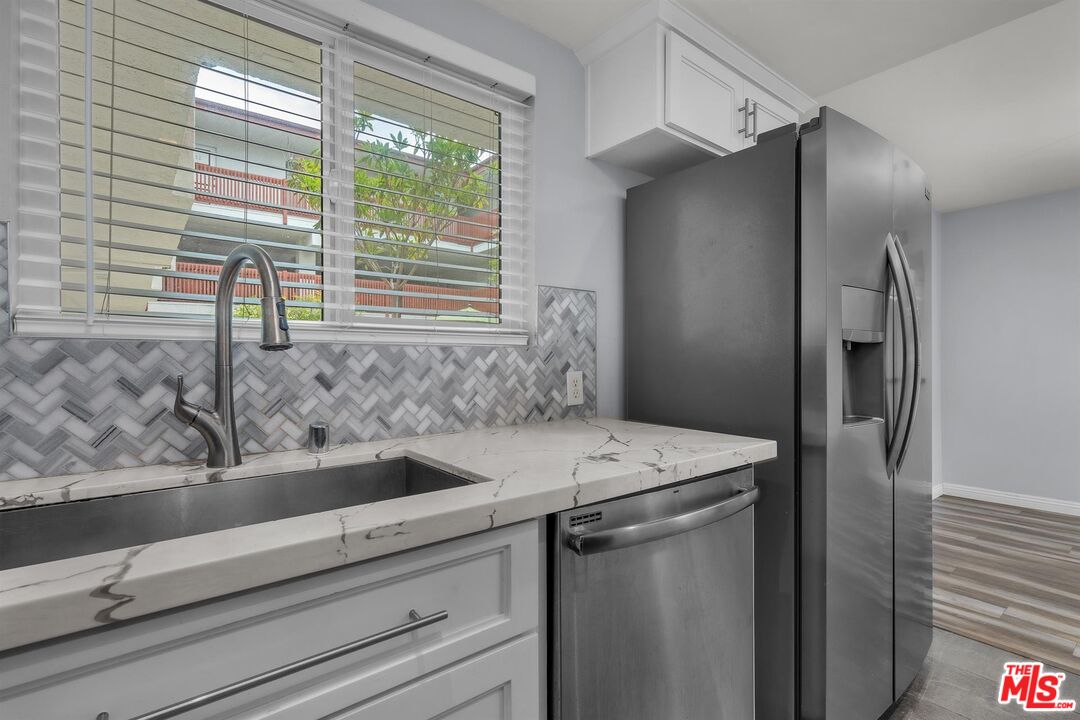 9737 Charnock Avenue, Unit 4 Los Angeles, CA 90034 - Photo 13 of 29