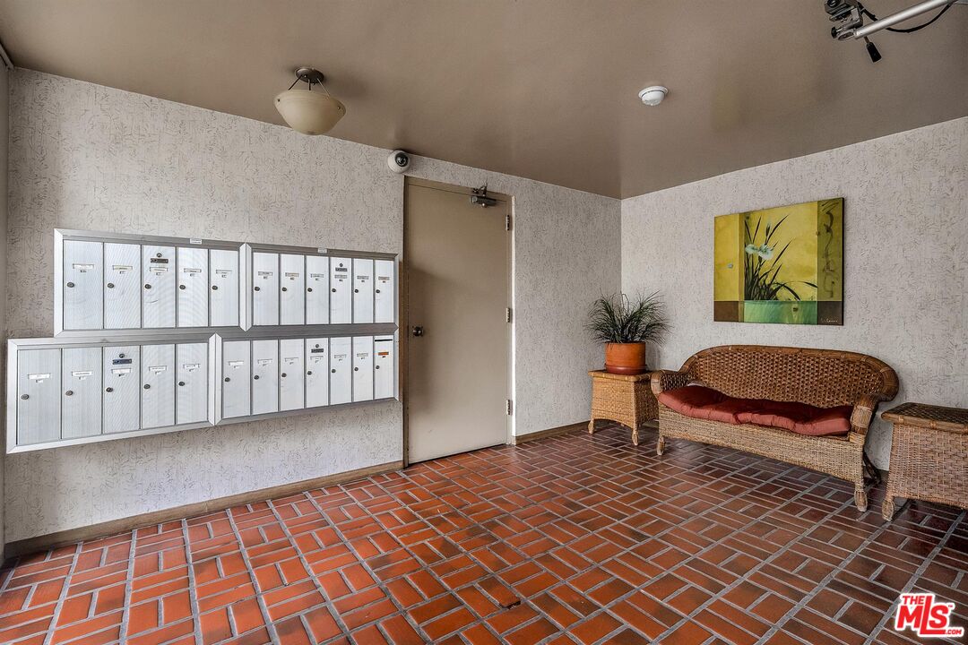 9737 Charnock Avenue, Unit 4 Los Angeles, CA 90034 - Photo 3 of 29