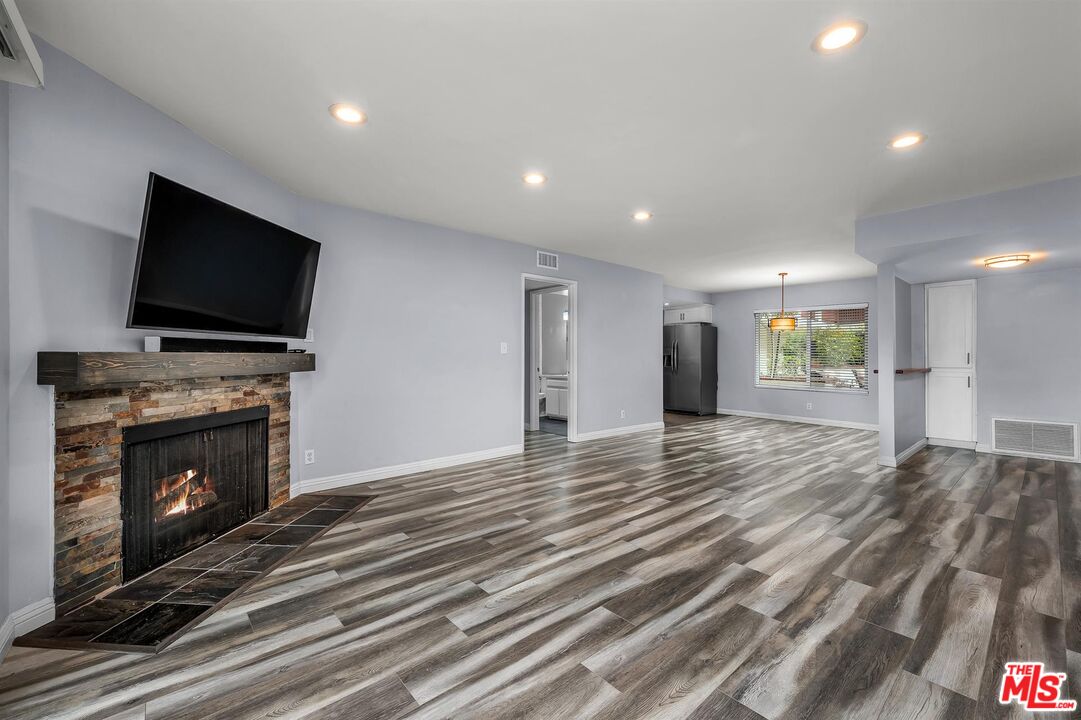 9737 Charnock Avenue, Unit 4 Los Angeles, CA 90034 - Photo 6 of 29