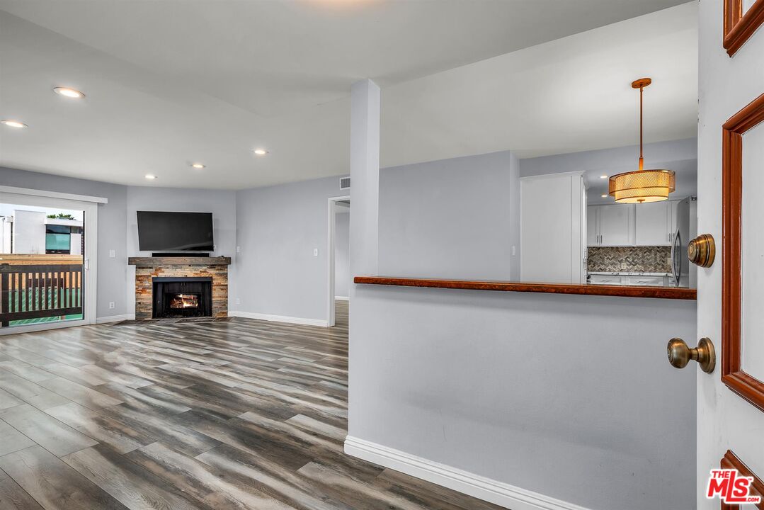 9737 Charnock Avenue, Unit 4 Los Angeles, CA 90034 - Photo 7 of 29