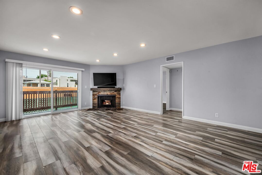 9737 Charnock Avenue, Unit 4 Los Angeles, CA 90034 - Photo 8 of 29