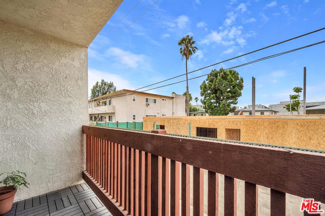9737 Charnock Avenue, Unit 4 Los Angeles, CA 90034 - Photo 10 of 29