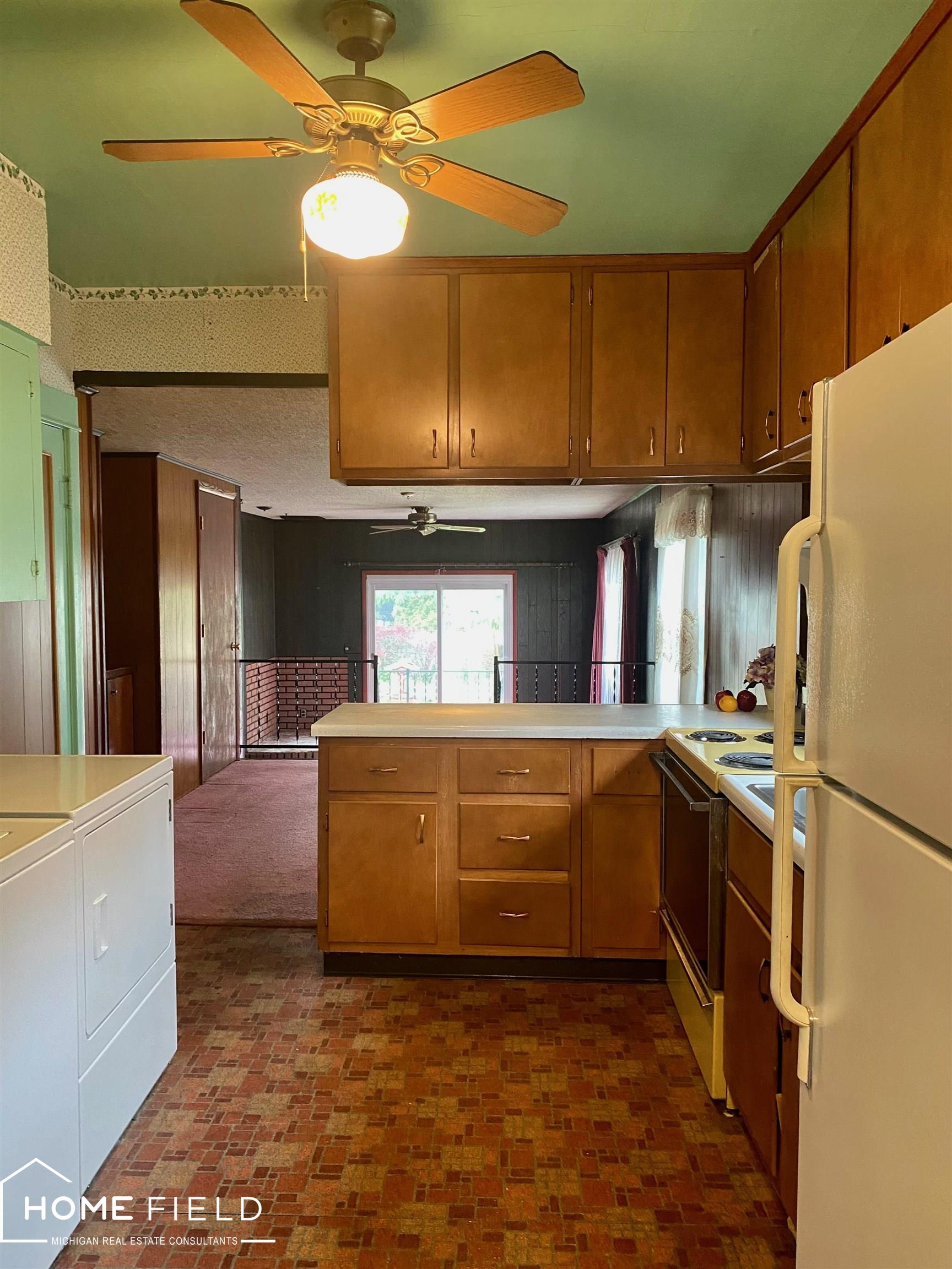 306 Genesee Street Owosso, MI 48867 - Photo 3 of 12