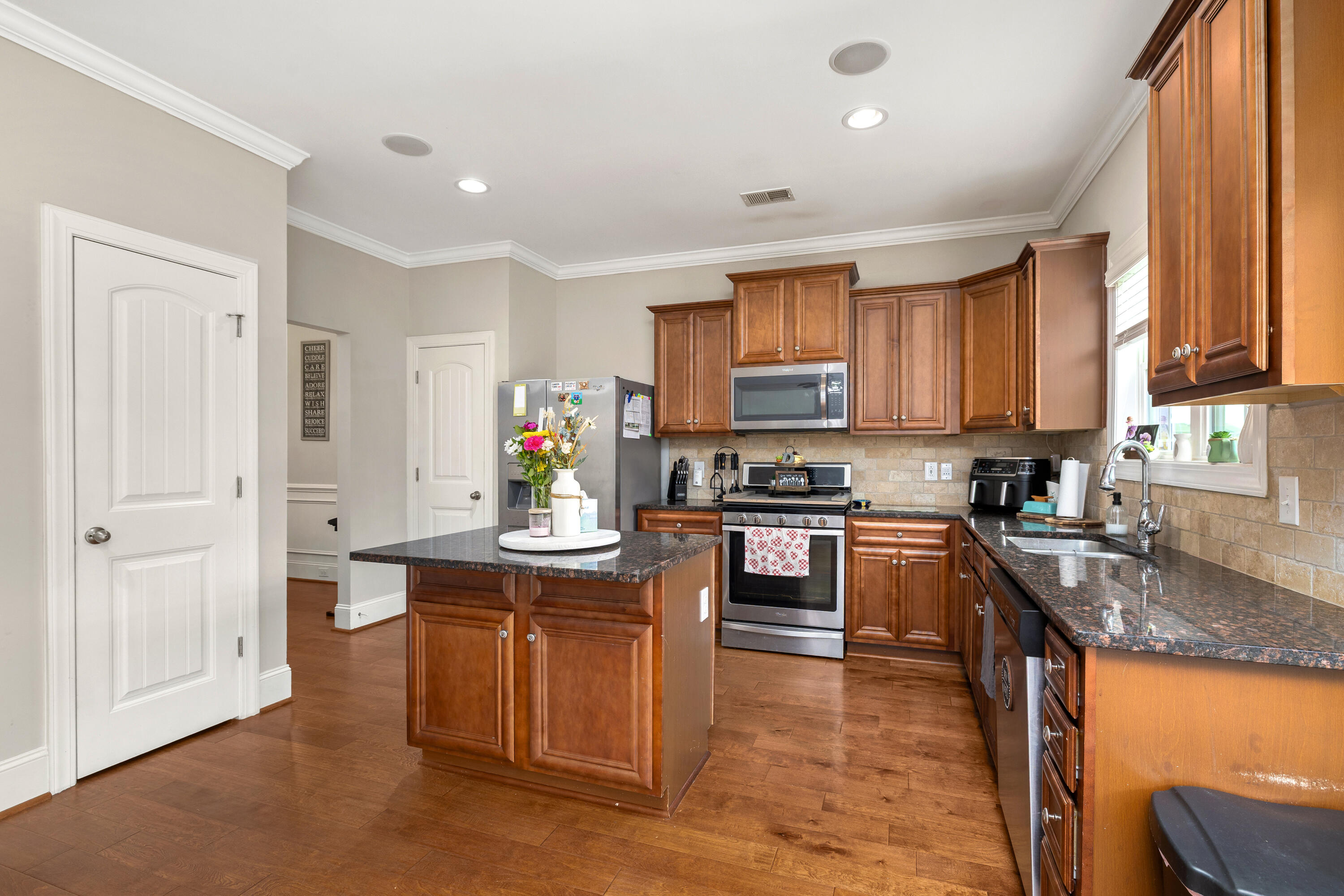 565 Curlew Circle Sumter, SC 29150 - Photo 23 of 46 pantry is available, granite countertops,