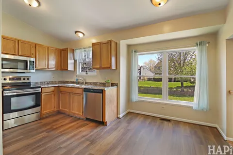 $360,000 | 1462 Carriage Lane, Round Lake, IL 60073