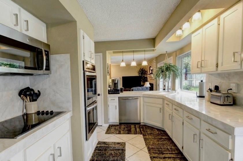 11719 Cedar Form Lane Meadows Place, TX 77477 - Photo 13 of 39