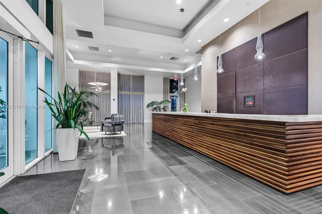 $1,595,000 | 10 Venetian Way, Unit 1903, Miami Beach, FL 33139