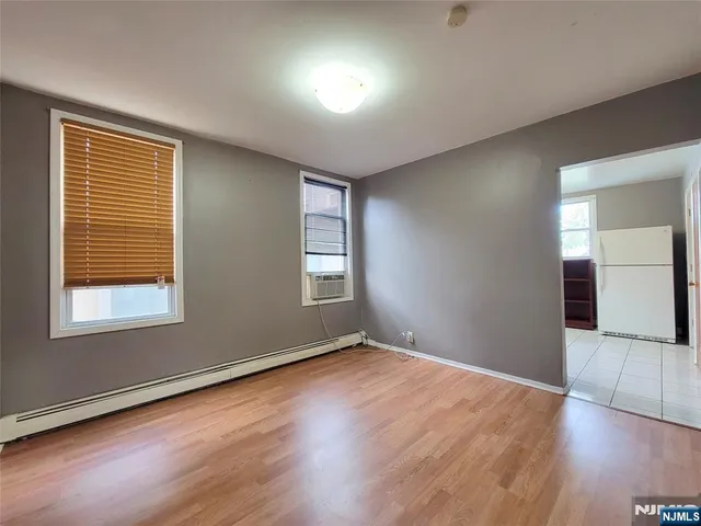 $1,900 | 6 6th Street, Harrison, NJ 07029