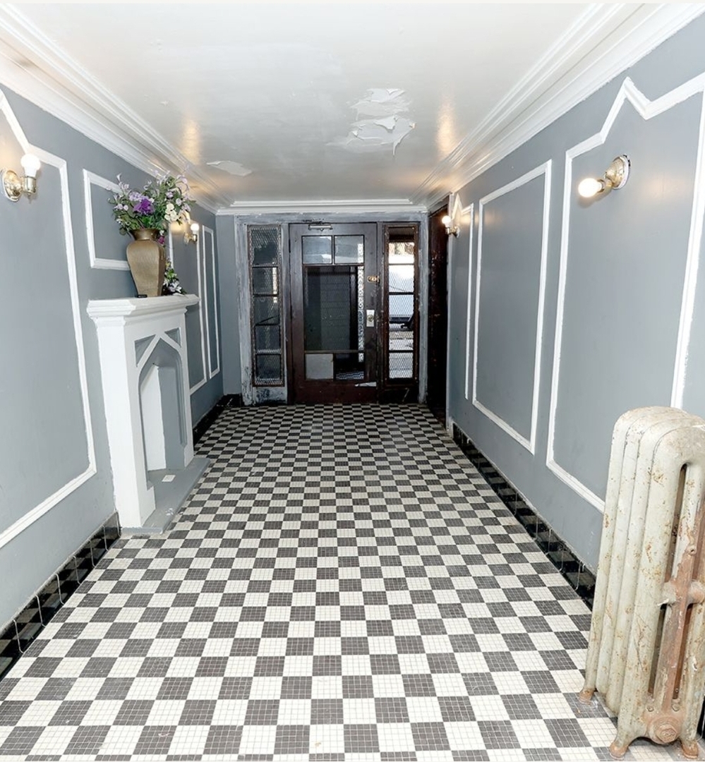 7712 South Ridgeland Avenue Chicago, IL 60649 - Photo 4 of 49