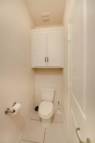 a bathroom with a toilet