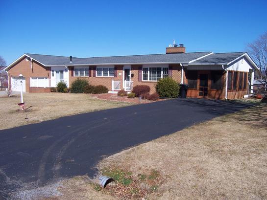 5609 Thornrose Road Roanoke, VA 24012 - Photo 1 of 18 1