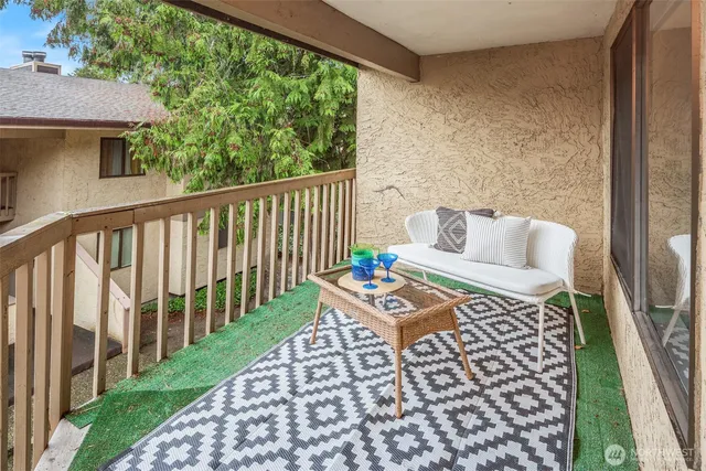 $599,999 | 10330 Southeast 6th Street, Unit A2, Bellevue, WA 98004