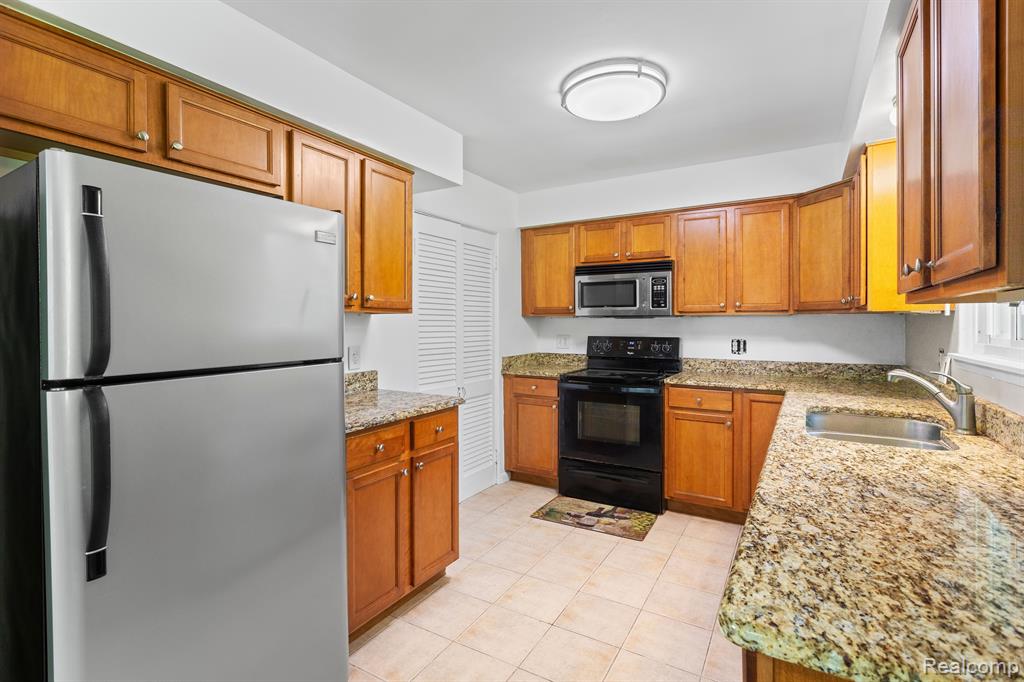 1932 Devonshire Road Bloomfield Hills, MI 48302 - Photo 11 of 35