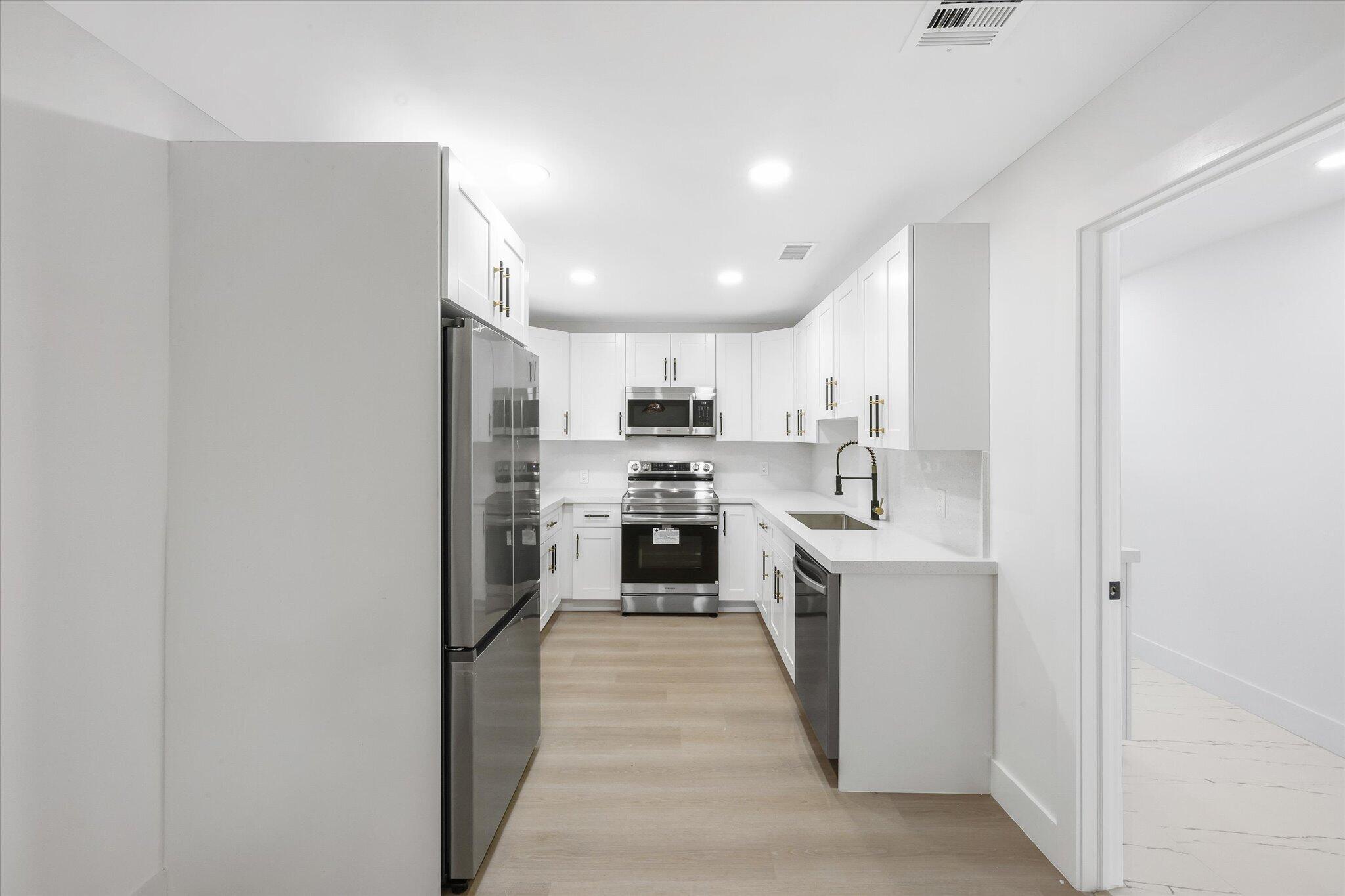1803 Service Road North Palm Beach, FL 33408 - Photo 27 of 51 27-27