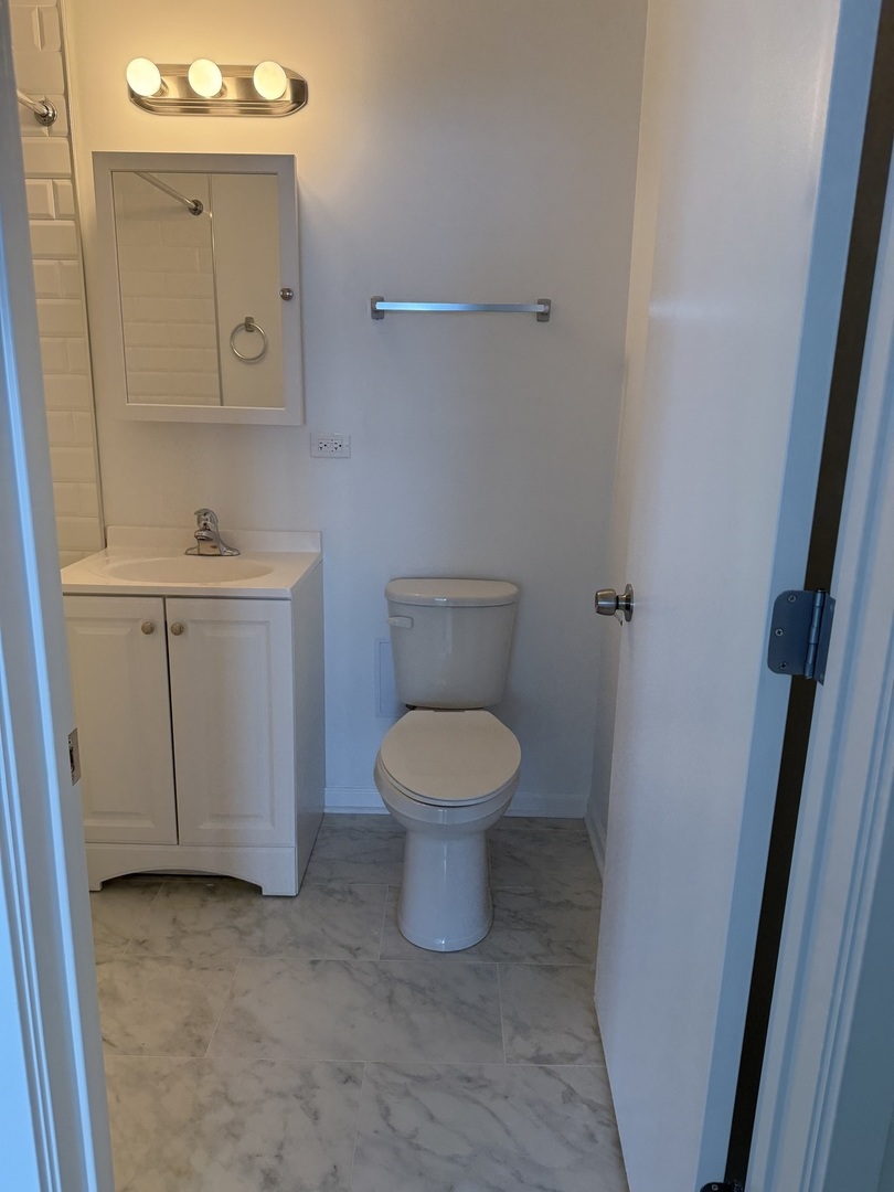 4850 South Lake Park Avenue, Unit 1508 Chicago, IL 60615 - Photo 13 of 21