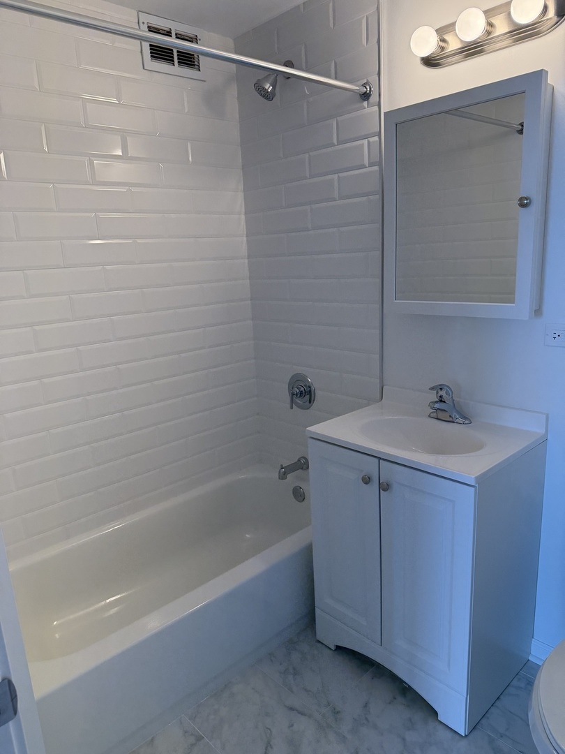 4850 South Lake Park Avenue, Unit 1508 Chicago, IL 60615 - Photo 14 of 21