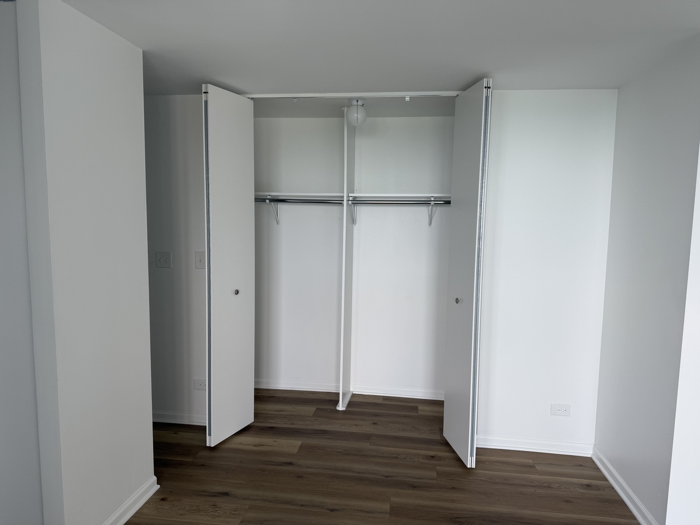 4850 South Lake Park Avenue, Unit 1508 Chicago, IL 60615 - Photo 5 of 21