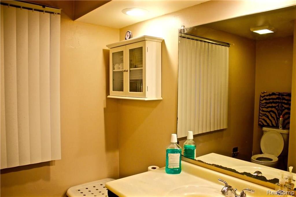 36110 Congress Road Farmington Hills, MI 48335 - Photo 18 of 28