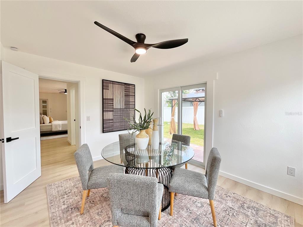 1290 Michigan Boulevard Dunedin, FL 34698 - Photo 14 of 45 a dining room with furniture and window