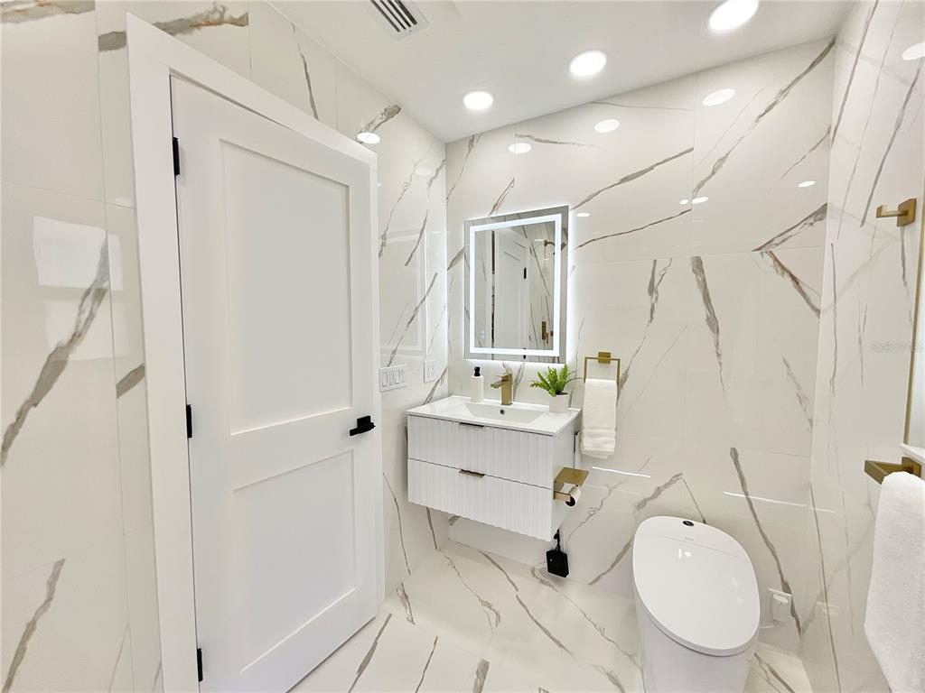 1290 Michigan Boulevard Dunedin, FL 34698 - Photo 19 of 45 a bathroom with a sink toilet and shower