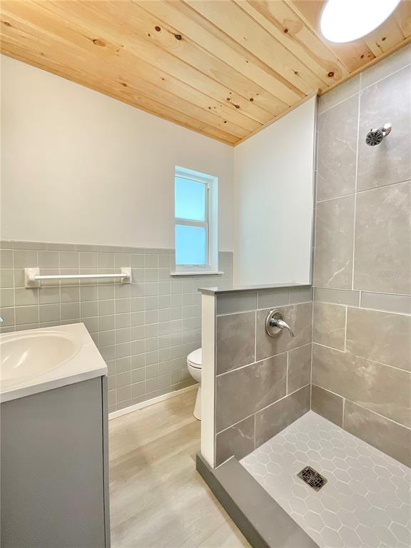 1290 Michigan Boulevard Dunedin, FL 34698 - Photo 32 of 45 a bathroom with a shower