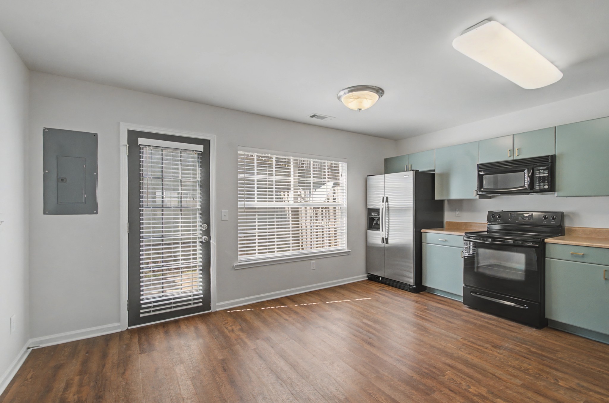 7405 Rice Court Fairview, TN 37062 - Photo 12 of 33 a kitchen with stainless steel appliances a refrigerator a stove top oven a sink and dishwasher