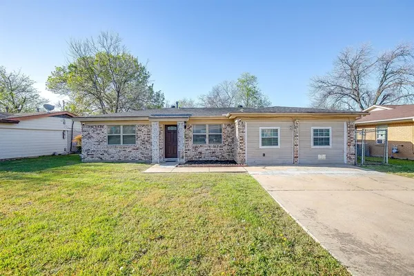 $1,800 | 2101 Bettibart Street, Fort Worth, TX 76134