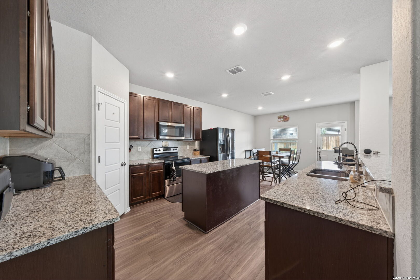 5910 Frisbee Path Converse, TX 78109 - Photo 10 of 29