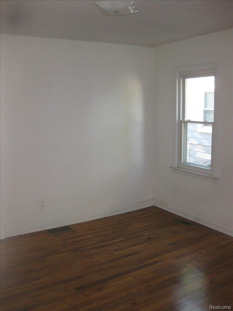 2616 Wakefield Road Berkley, MI 48072 - Photo 6 of 10 IMG_7934