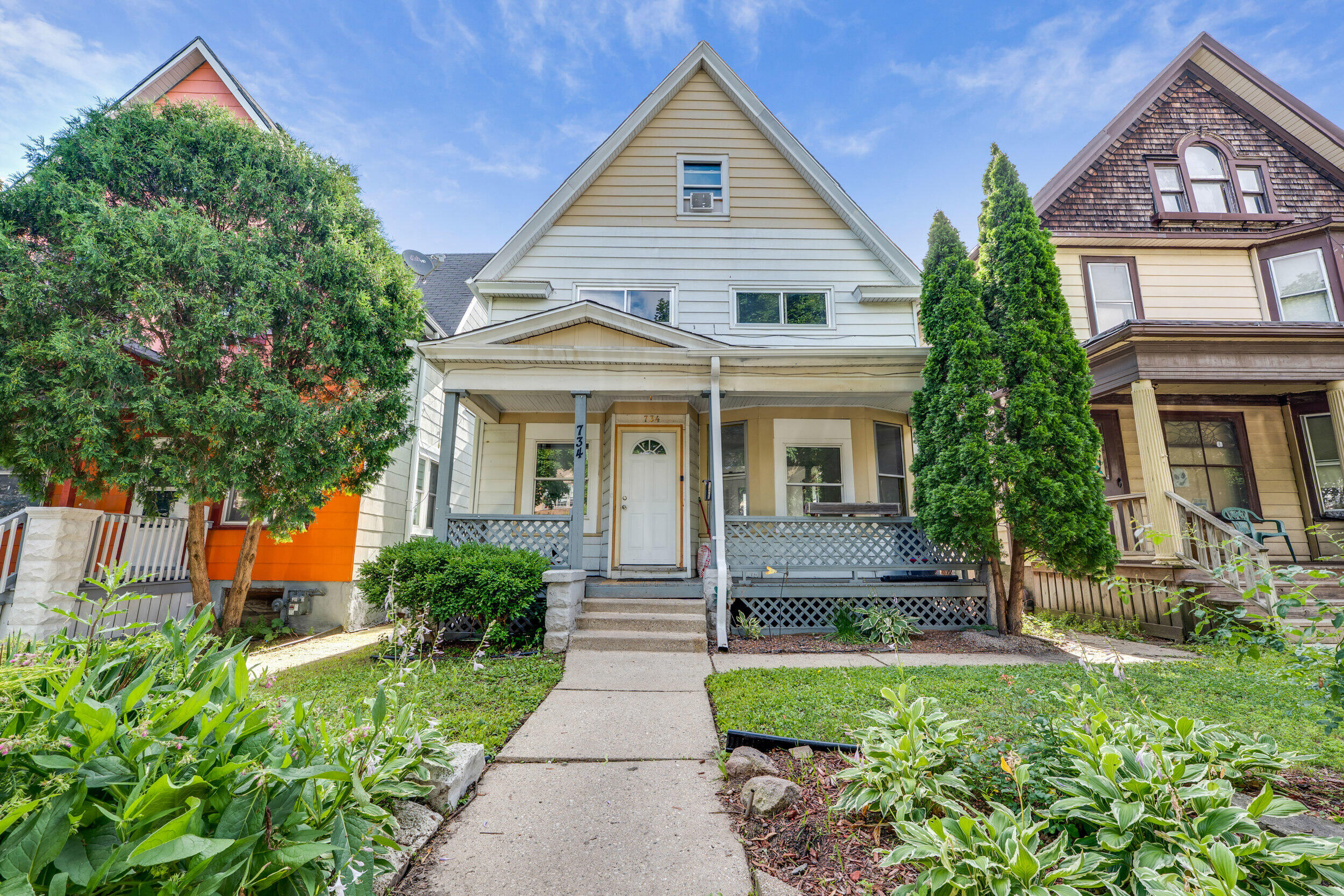 734 South 30th Street Milwaukee, WI 53215 - Photo 1 of 20 Front