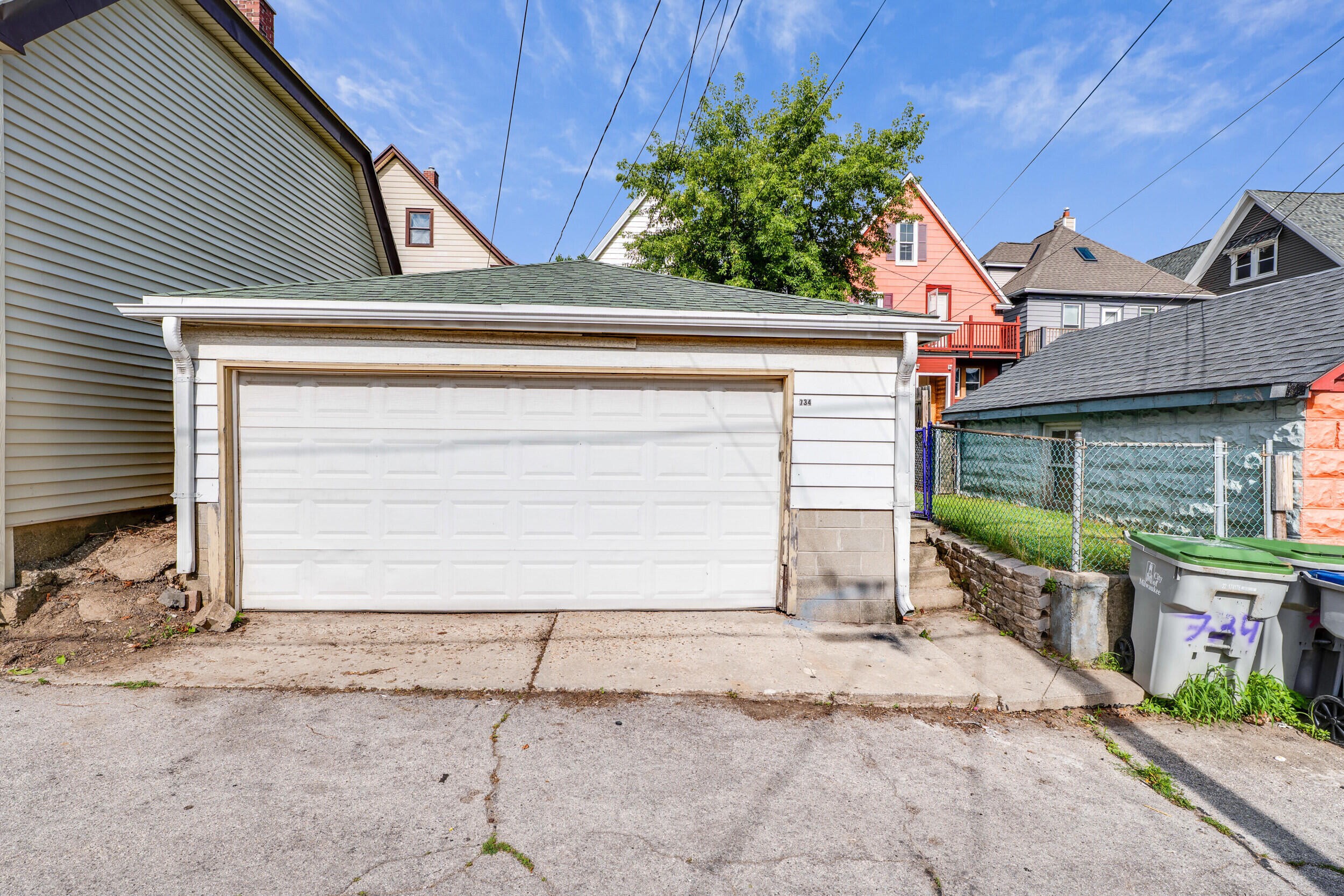 734 South 30th Street Milwaukee, WI 53215 - Photo 19 of 20 garage