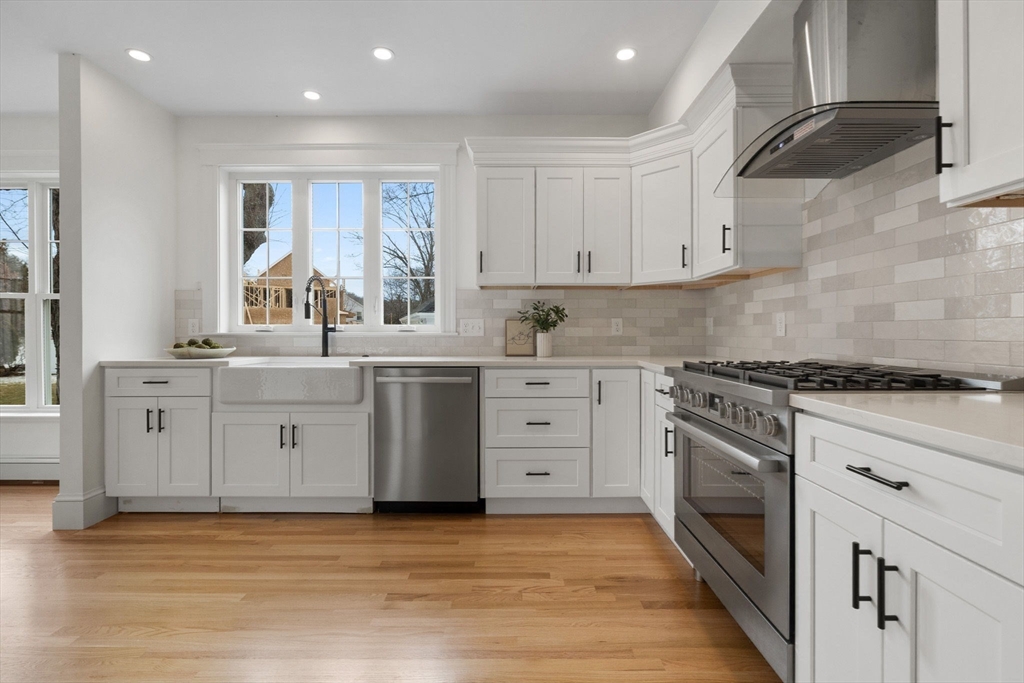 695 Salem Street Lynnfield, MA 01940 - Photo 11 of 35