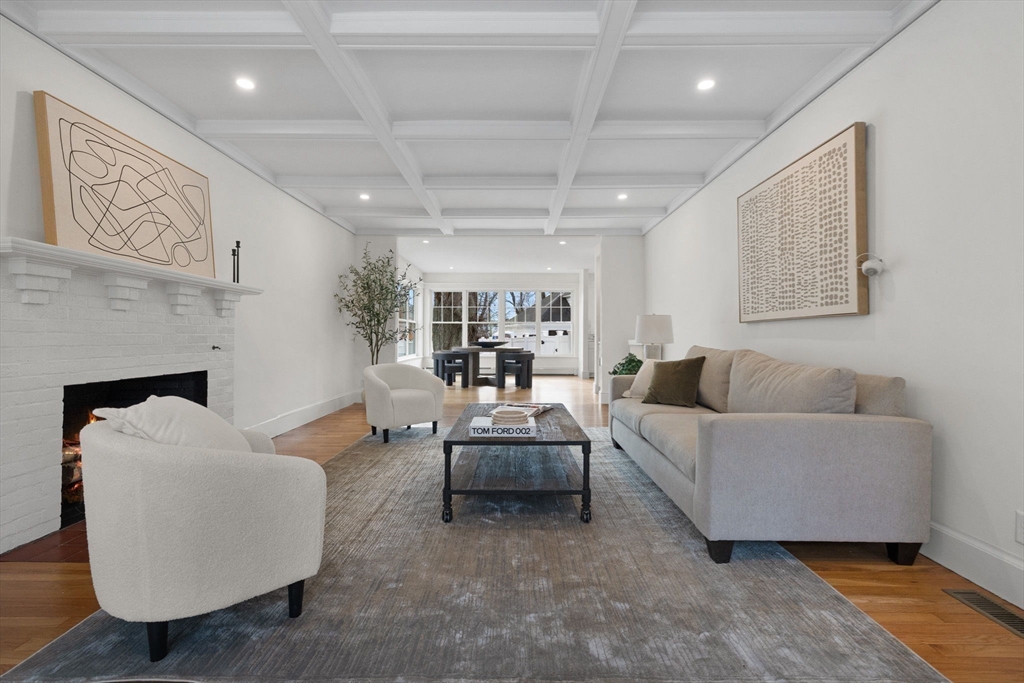 695 Salem Street Lynnfield, MA 01940 - Photo 3 of 35