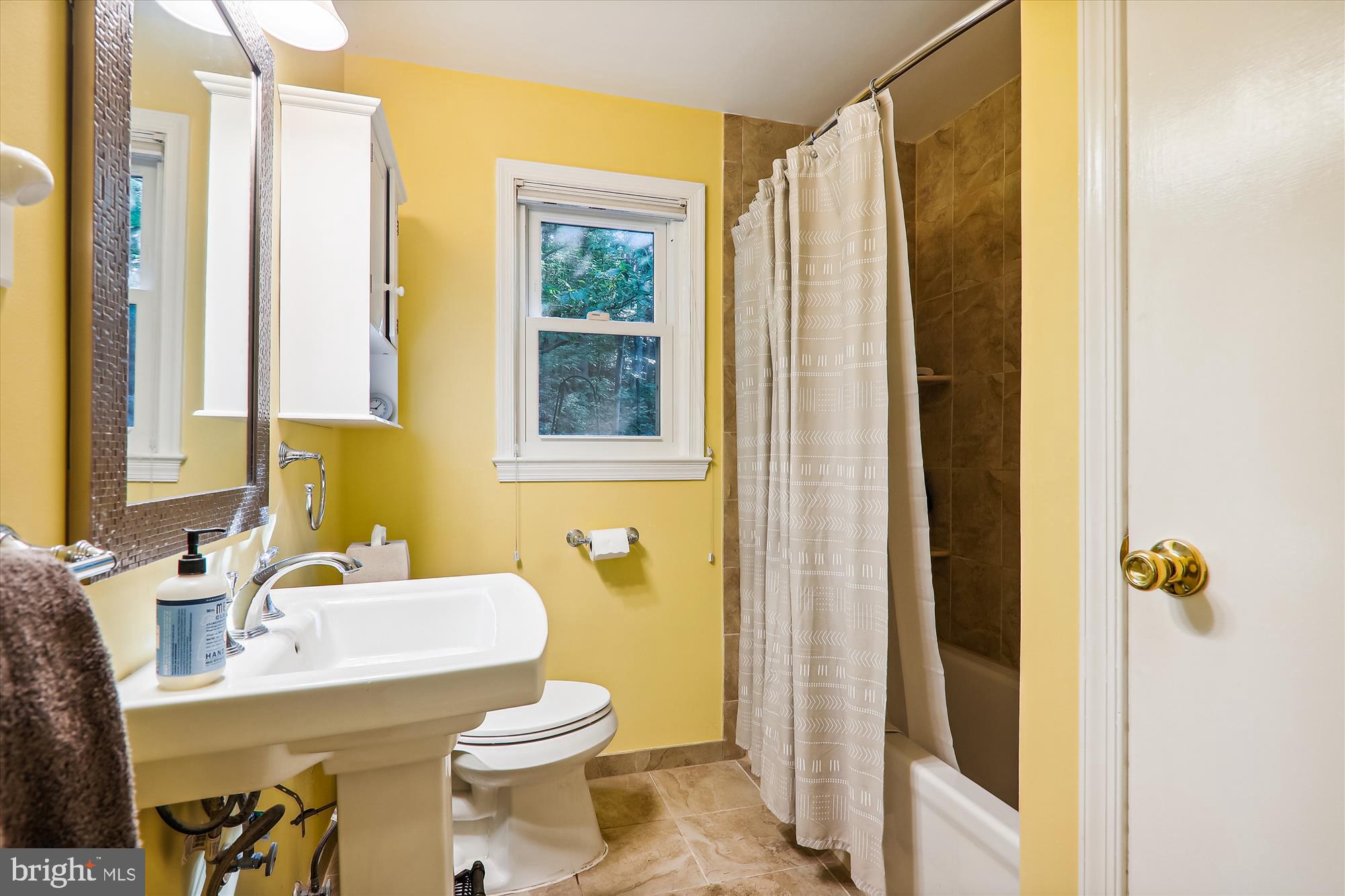 2620 Cool Spring Road Adelphi, MD 20783 - Photo 23 of 81 Upper Hall Bathroom w/tub/shower