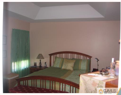 2211 Timber Ridge Court Sayreville, NJ 08859 - Photo 7 of 8