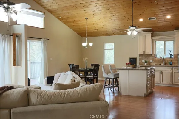 $2,300 | 15425 Live Oak Way, Pine Mountain Club, CA 93222