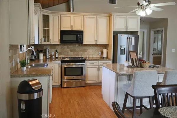 $2,300 | 15425 Live Oak Way, Pine Mountain Club, CA 93222