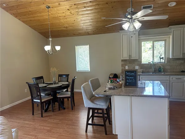 $2,300 | 15425 Live Oak Way, Pine Mountain Club, CA 93222