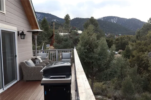 $2,300 | 15425 Live Oak Way, Pine Mountain Club, CA 93222