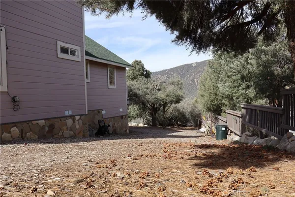$2,300 | 15425 Live Oak Way, Pine Mountain Club, CA 93222
