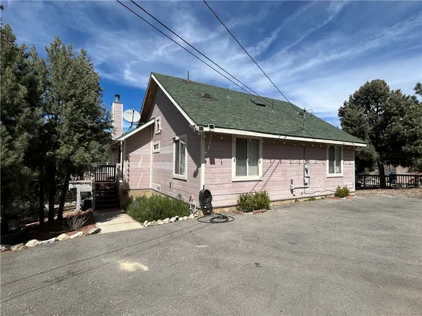 $2,300 | 15425 Live Oak Way, Pine Mountain Club, CA 93222