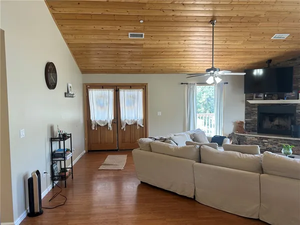 $2,300 | 15425 Live Oak Way, Pine Mountain Club, CA 93222
