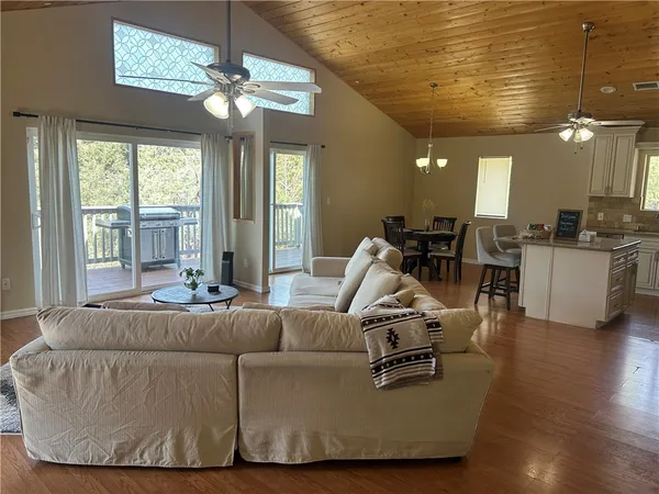 $2,300 | 15425 Live Oak Way, Pine Mountain Club, CA 93222