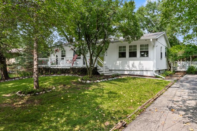 678 South Lake Shore Drive, Fontana, WI 53125