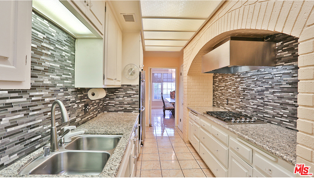 12307 Ridge Circle Los Angeles, CA 90049 - Photo 11 of 27