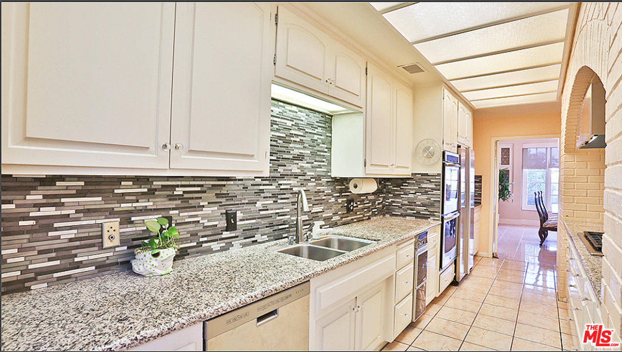 12307 Ridge Circle Los Angeles, CA 90049 - Photo 12 of 27