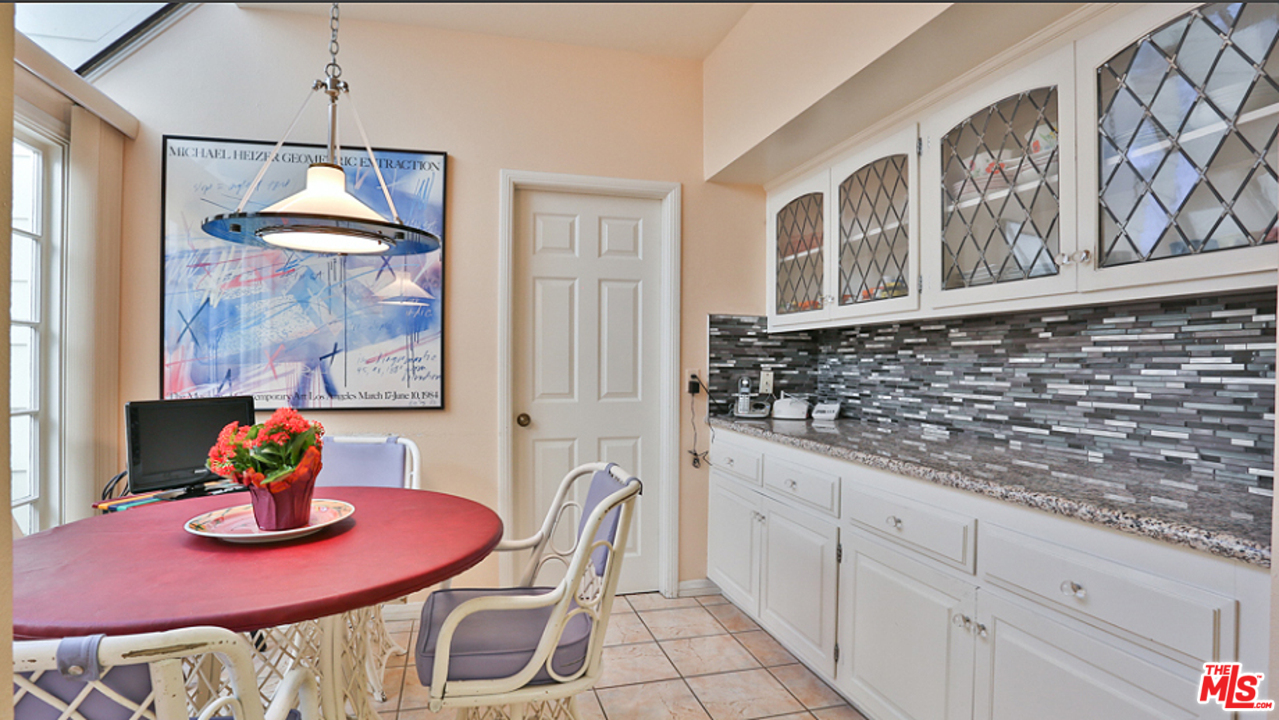 12307 Ridge Circle Los Angeles, CA 90049 - Photo 13 of 27