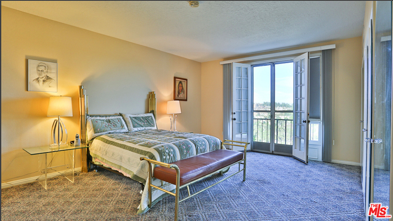 12307 Ridge Circle Los Angeles, CA 90049 - Photo 18 of 27