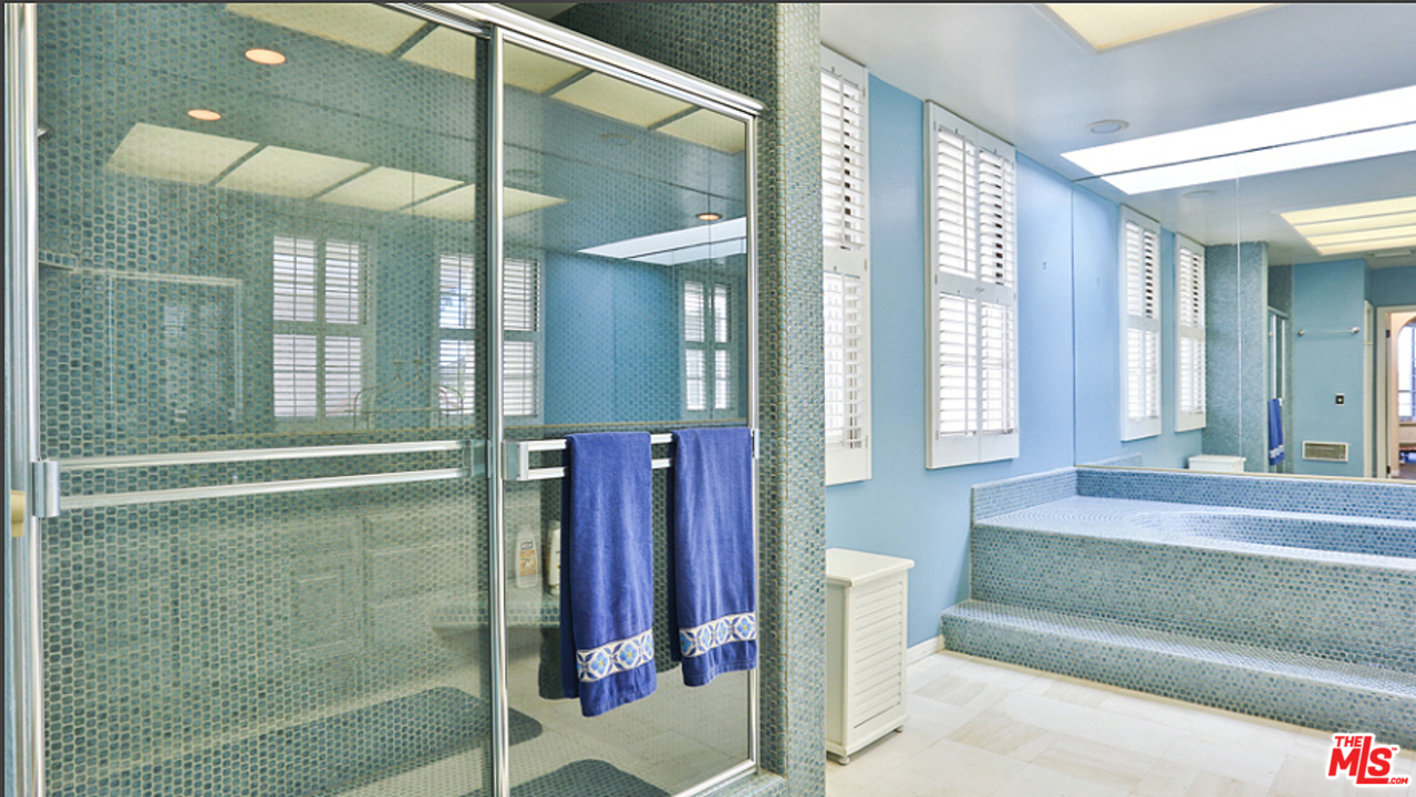 12307 Ridge Circle Los Angeles, CA 90049 - Photo 22 of 27