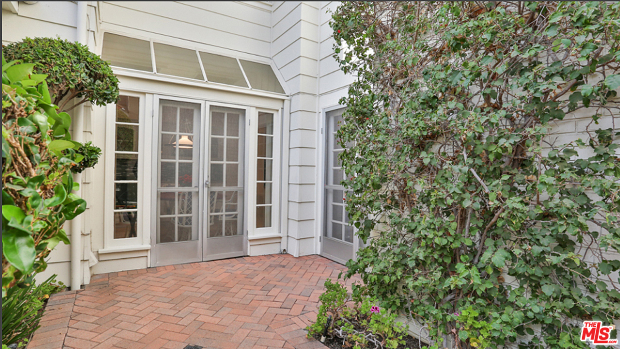 12307 Ridge Circle Los Angeles, CA 90049 - Photo 4 of 27